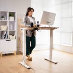 Pied de bureau assis debout : les principaux critères de fiabilité
